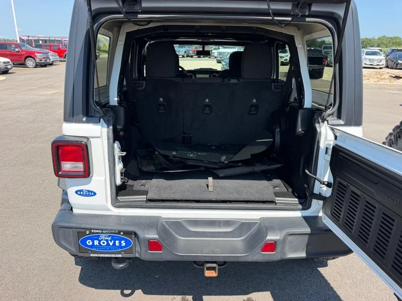 Certified Used 2019 Bright White Clearcoat Jeep Sahara image 7