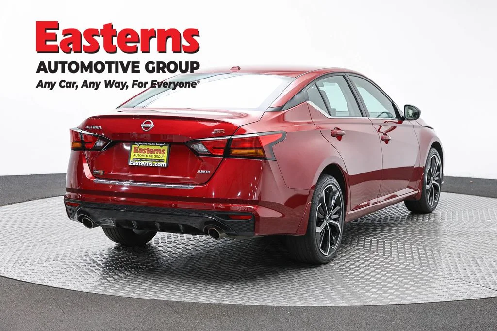Used 2023 Red Nissan 2.5 SR image 5