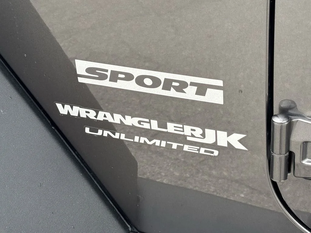 Used 2018 Gray Jeep Unlimited Sport image 12