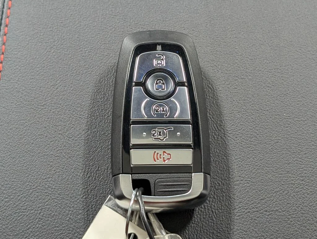 New 2026 Star White Metallic Tri-Coat Ford ST-Line image 24