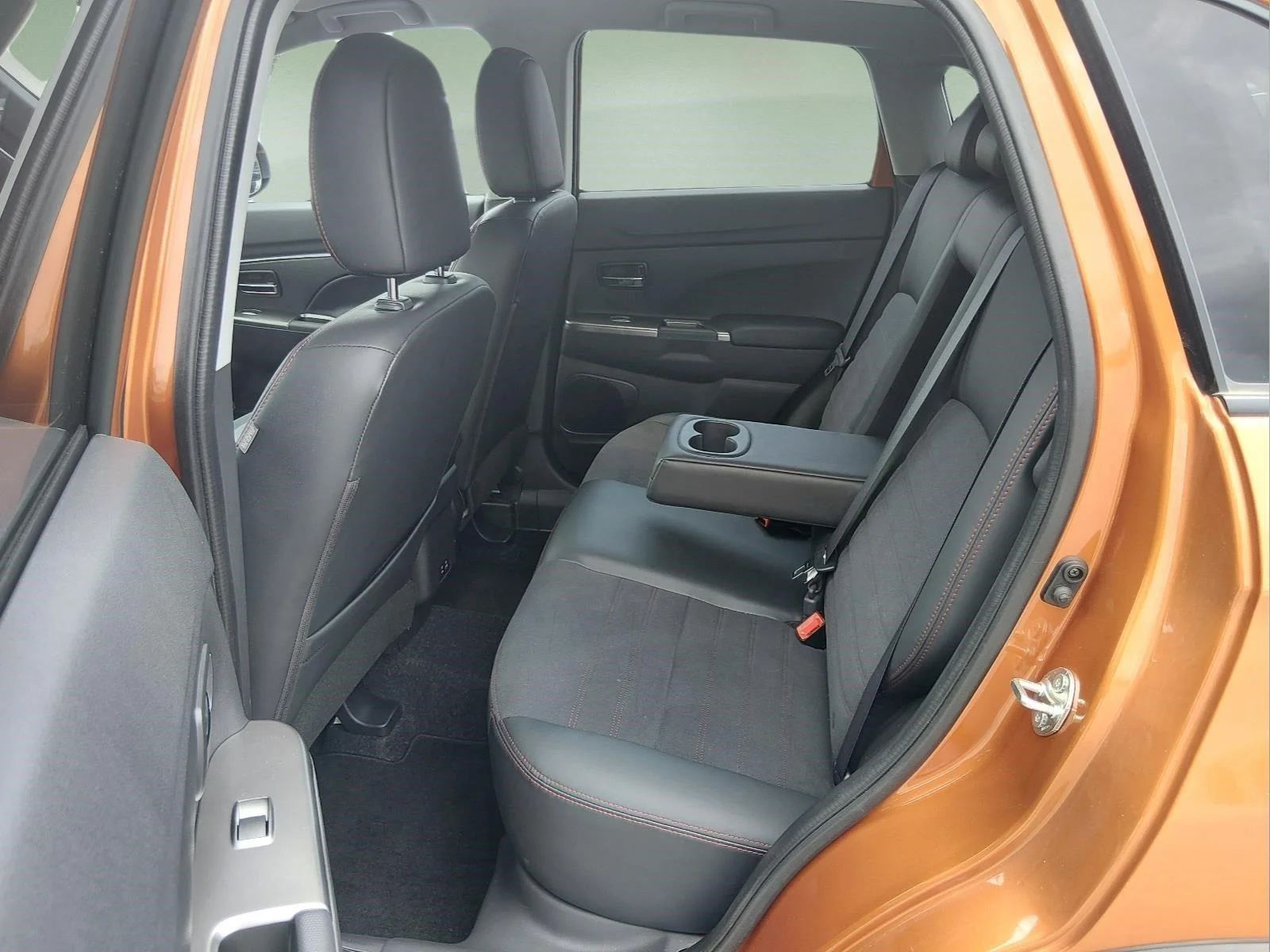 Used 2023 Sunshine Orange Metallic Mitsubishi ES image 20