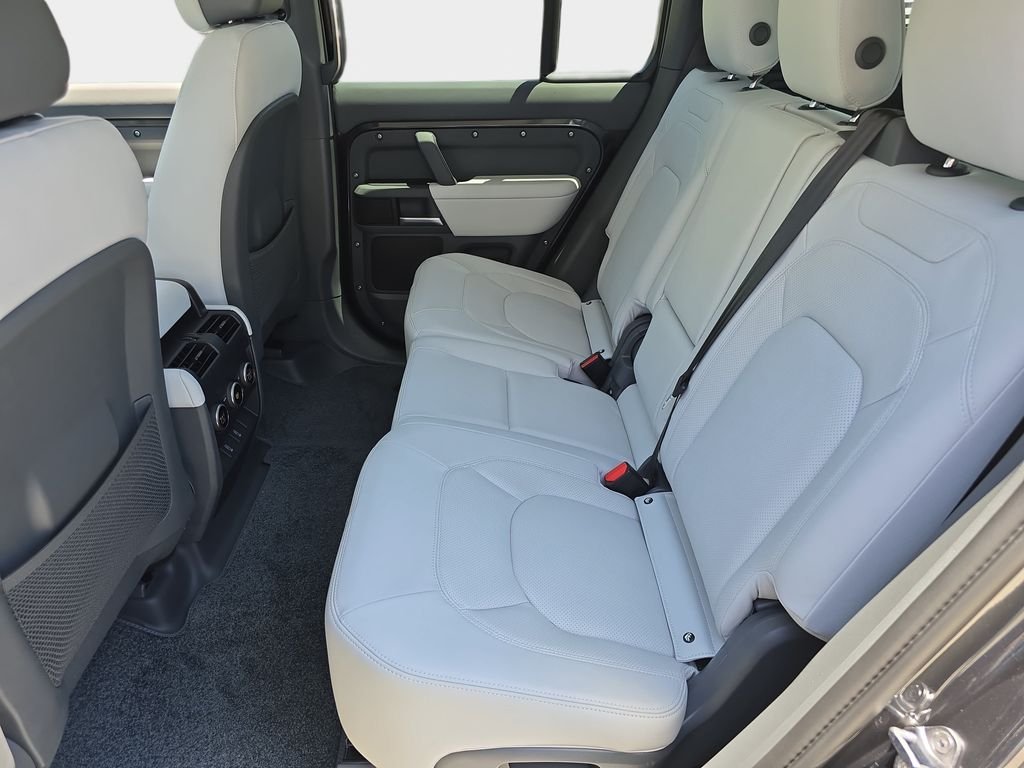 New 2026 Carpathian Grey Land Rover X-Dynamic SE image 15