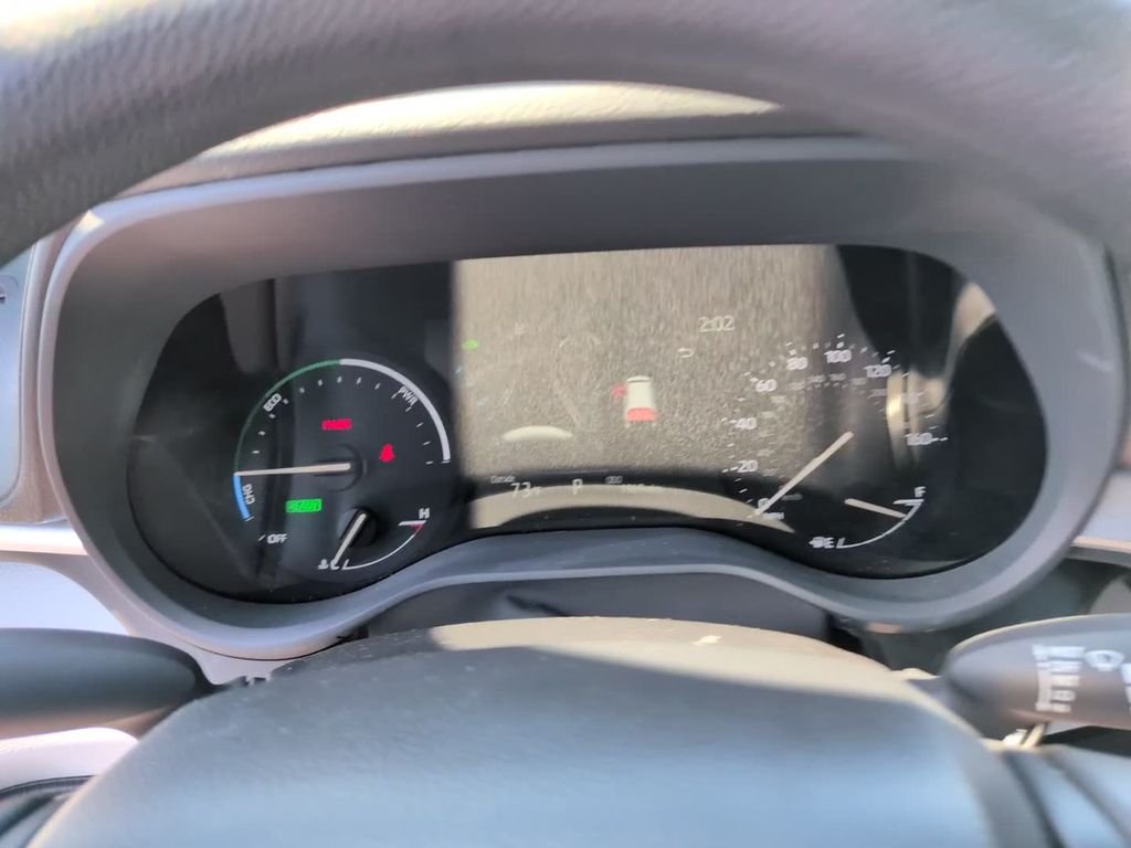 Used 2025 White Toyota LE image 22