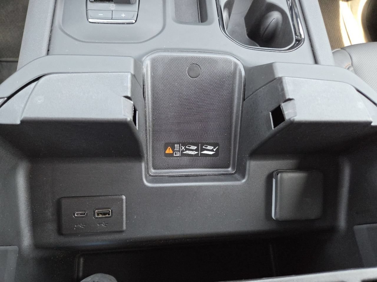 Used 2025 Summit White GMC AT4 image 10