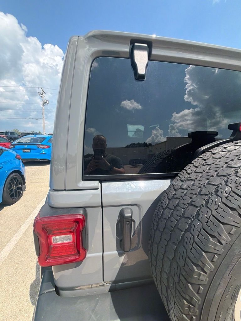 Used 2021 Sting-Gray Clearcoat Jeep Unlimited Sahara image 26