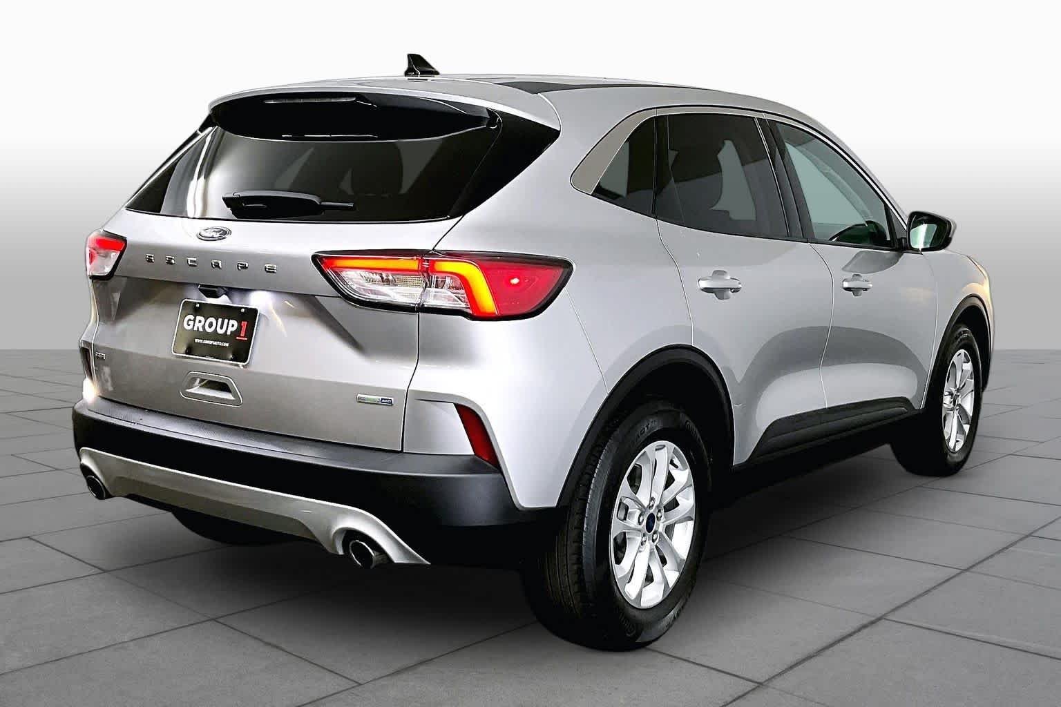 Used 2020 Ingot Silver Metallic Ford SE image 13