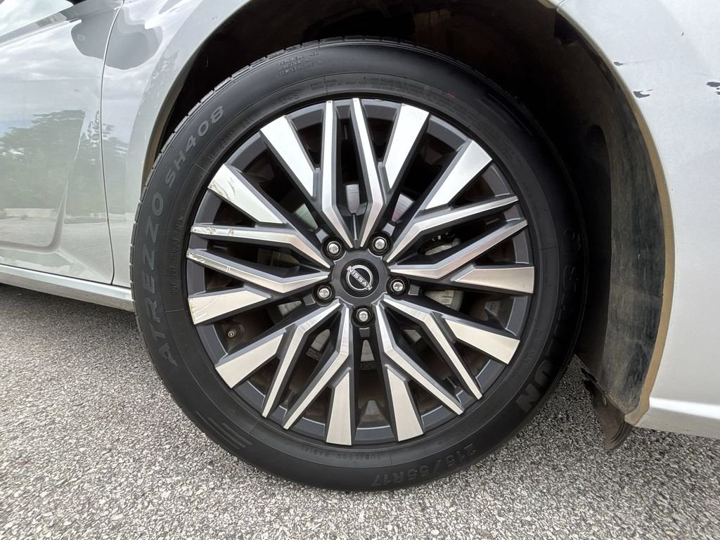 Certified Used 2023 Silver Nissan 2.5 SV image 19