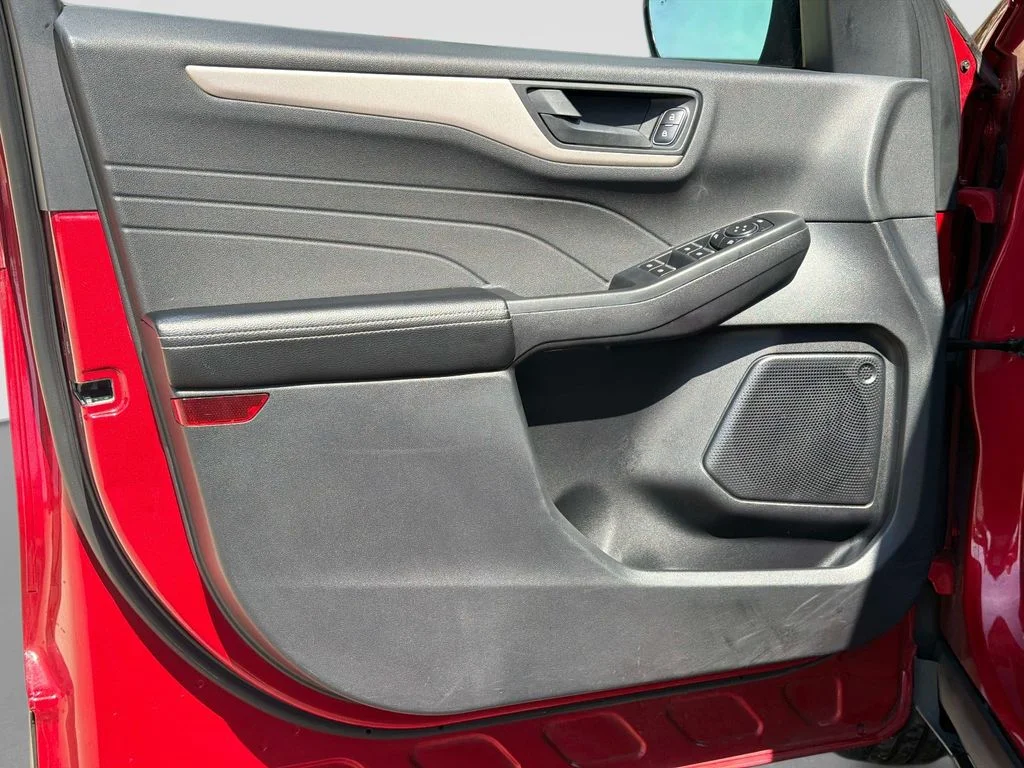 Used 2022 Rapid Red Metallic Tinted Clearcoat Ford SE image 18