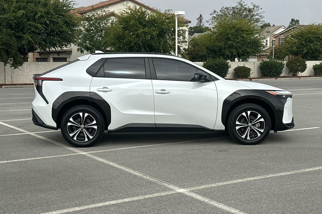 Used 2023 Beige Toyota XLE image 3