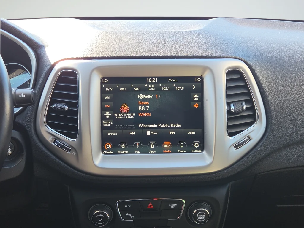 Used 2017 Black Jeep Latitude image 12