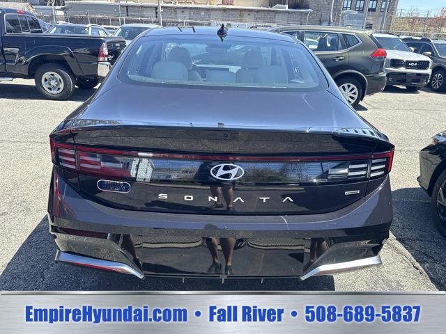 Certified Used 2024 Carbon Blue Hyundai SEL image 4