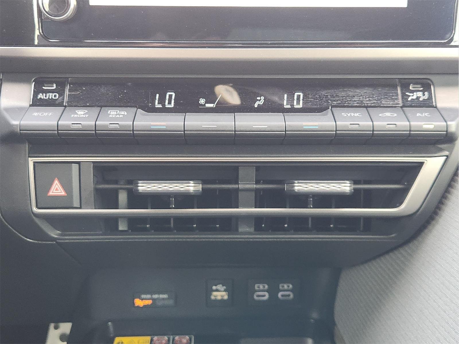 2025 Toyota Camry photo 19 of 33