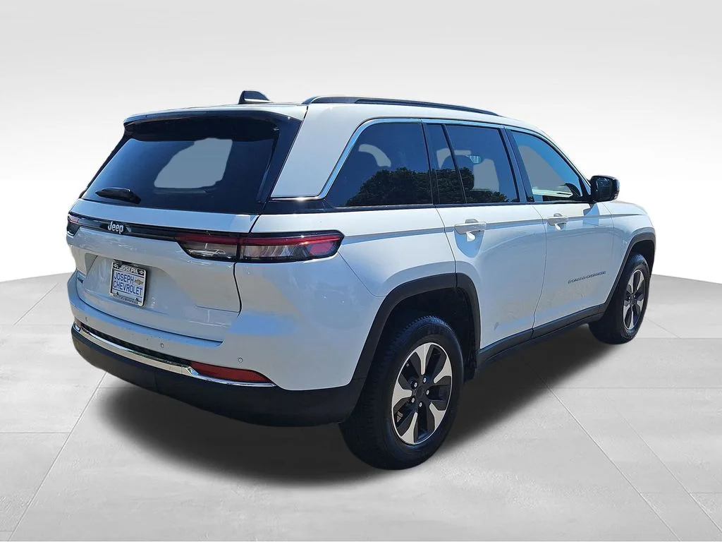 Used 2024 White Jeep 4xe image 4