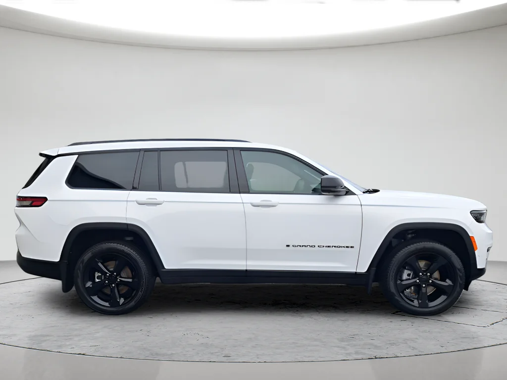 New 2025 Bright White Clear-Coat Exterior Paint Jeep Limited image 6