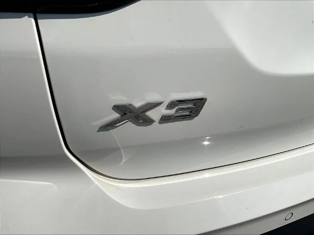 Used 2022 White BMW sDrive30i image 27