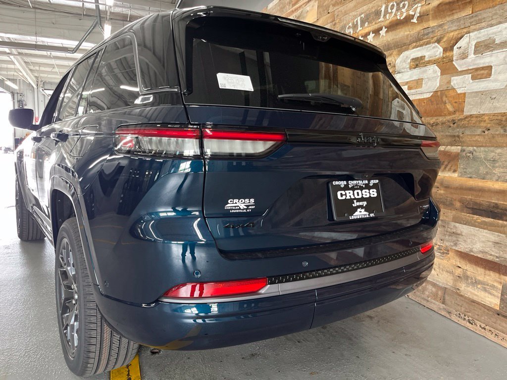 New 2027 Fathom Blue Pearl-Coat Paint Jeep Summit image 18