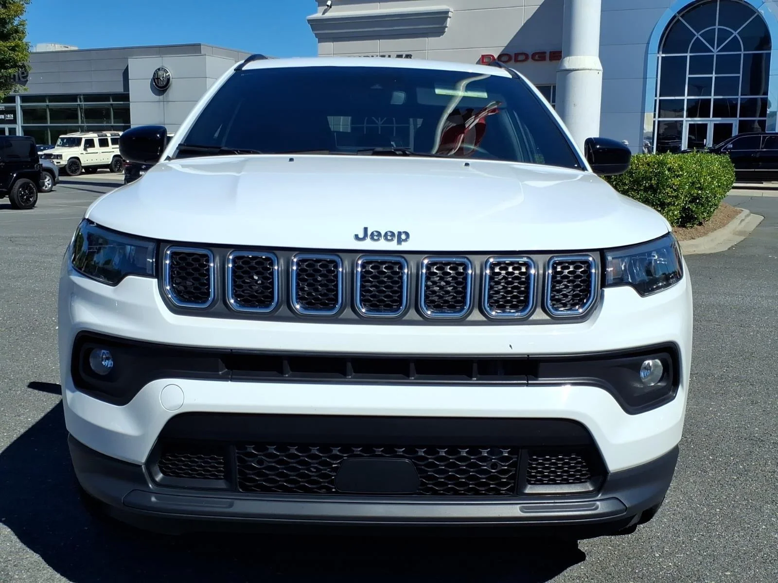 Used 2024 Bright White Clearcoat Jeep Latitude image 12