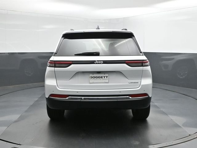 Used 2025 White/off-white Jeep Laredo image 5