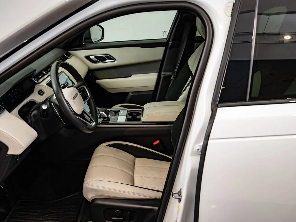 Used 2023 Fuji White Land Rover R-Dynamic S MHEV image 23