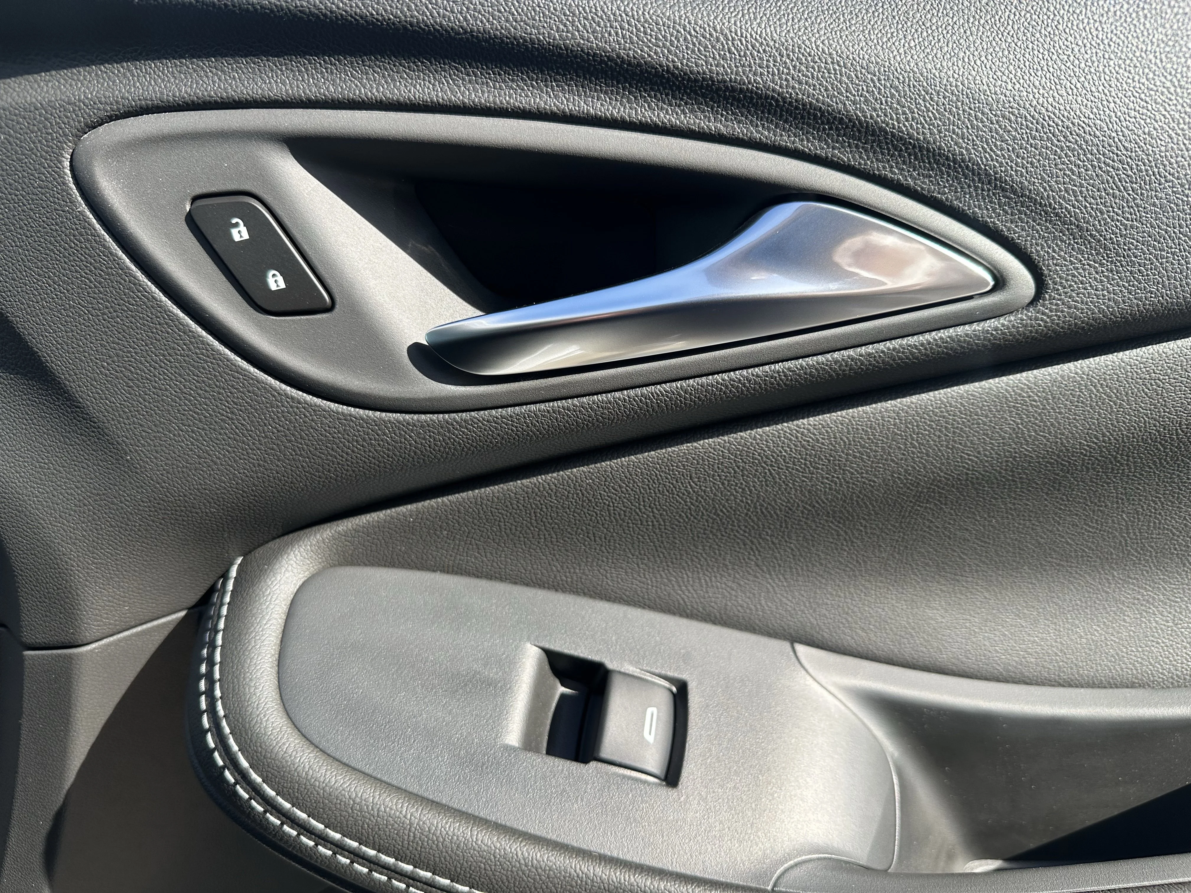 New 2026 White Frost Tricoat Buick Avenir image 20