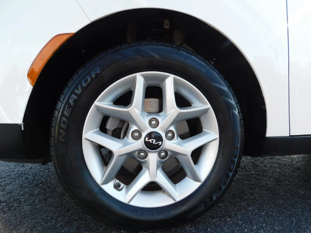 Used 2025 White Kia LX image 10