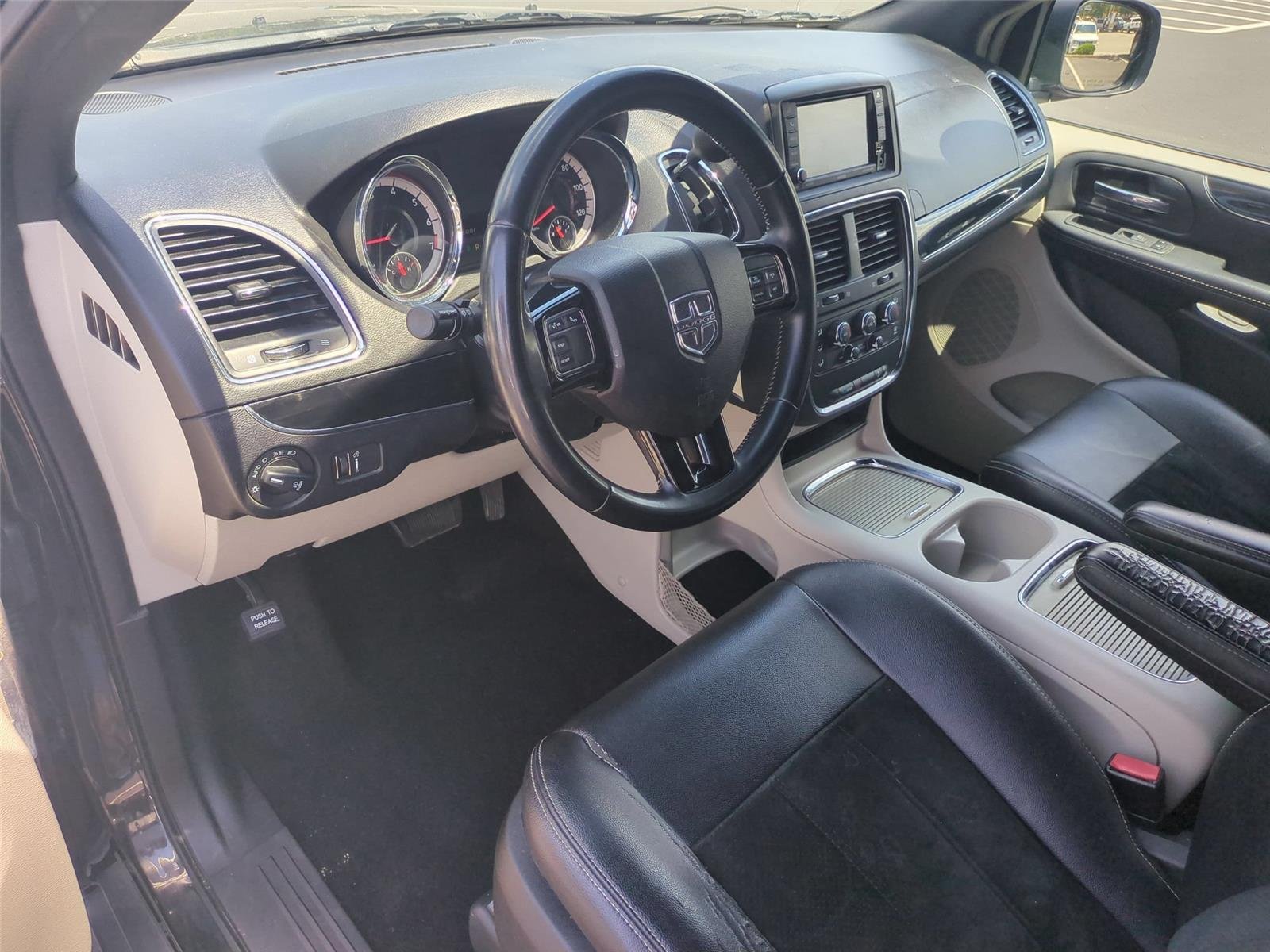 Used 2018 Black Onyx Crystal Pearlcoat Dodge SXT image 34