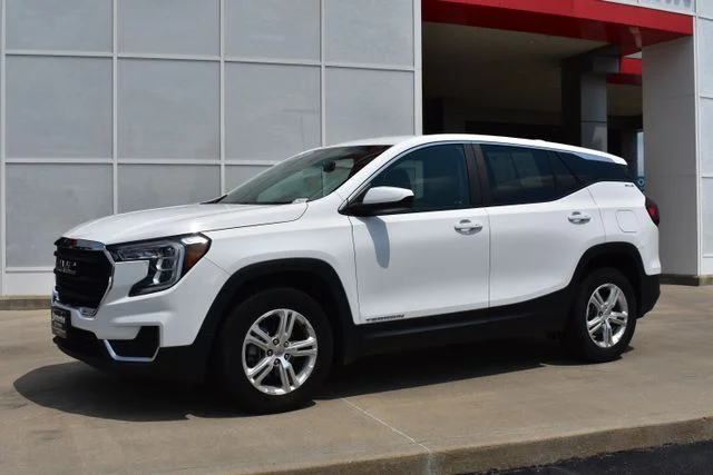 Used 2024 White GMC SLE image 2