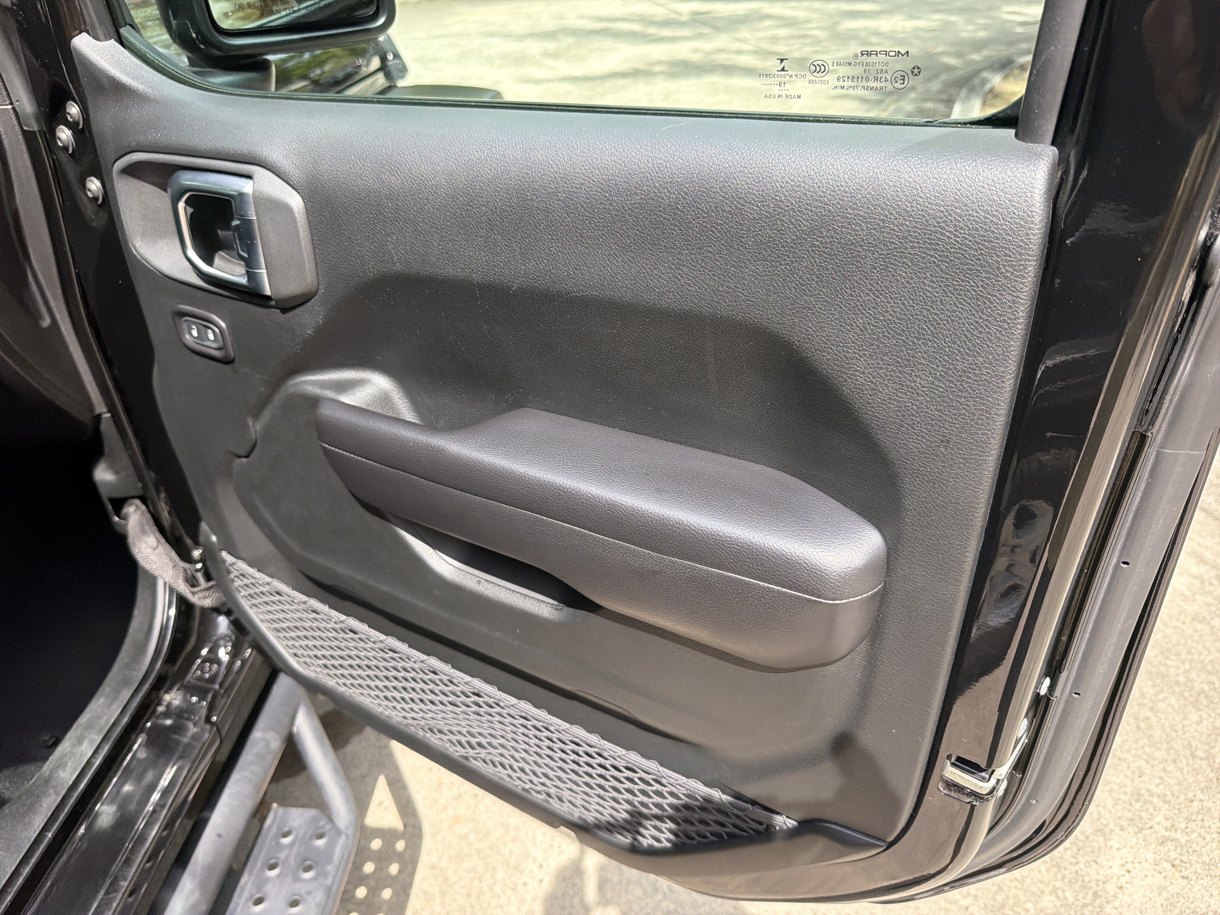 Used 2019 Black Clearcoat Jeep Sport S image 14