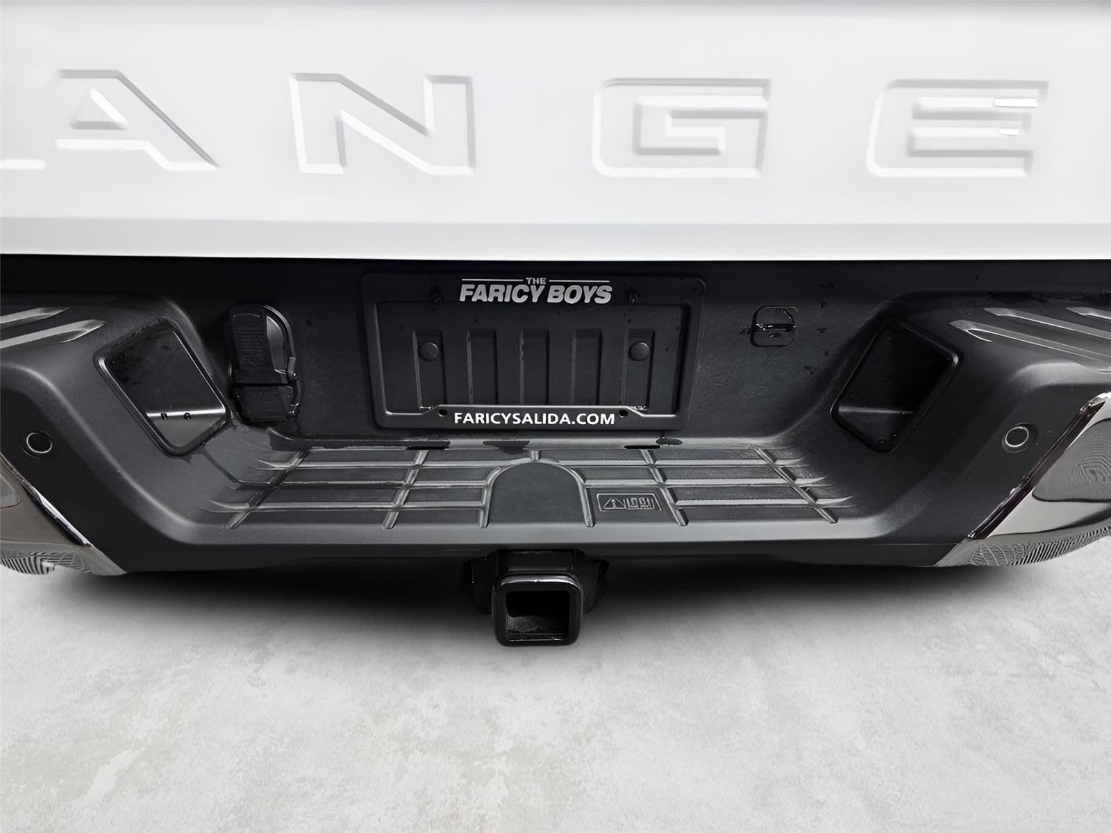 Used 2025 Oxford White Ford LARIAT image 8