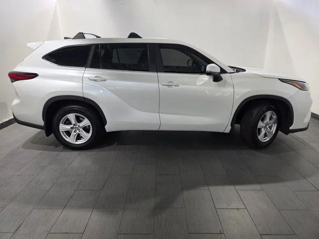 Used 2023 Beige Toyota L image 7