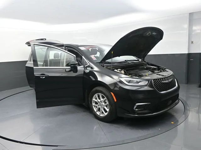 Used 2023 Black Chrysler Touring L image 28