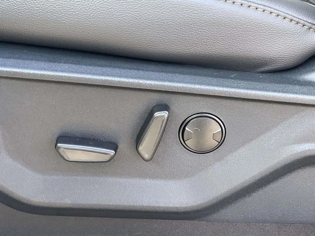 New 2026 Carbonized Gray Metallic Ford F-350® Lariat® image 17