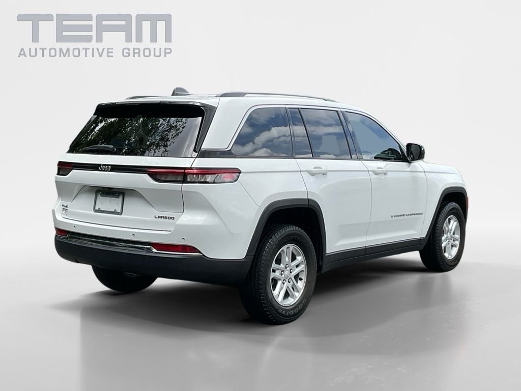 Used 2023 White Jeep Laredo image 7