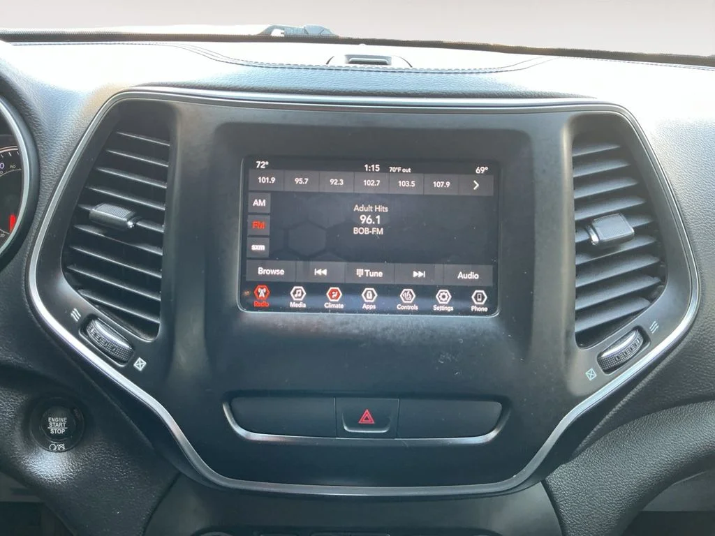 Used 2019 White Jeep Latitude Plus image 14