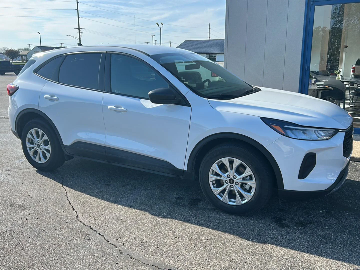 Used 2025 Oxford White Ford Active image 3