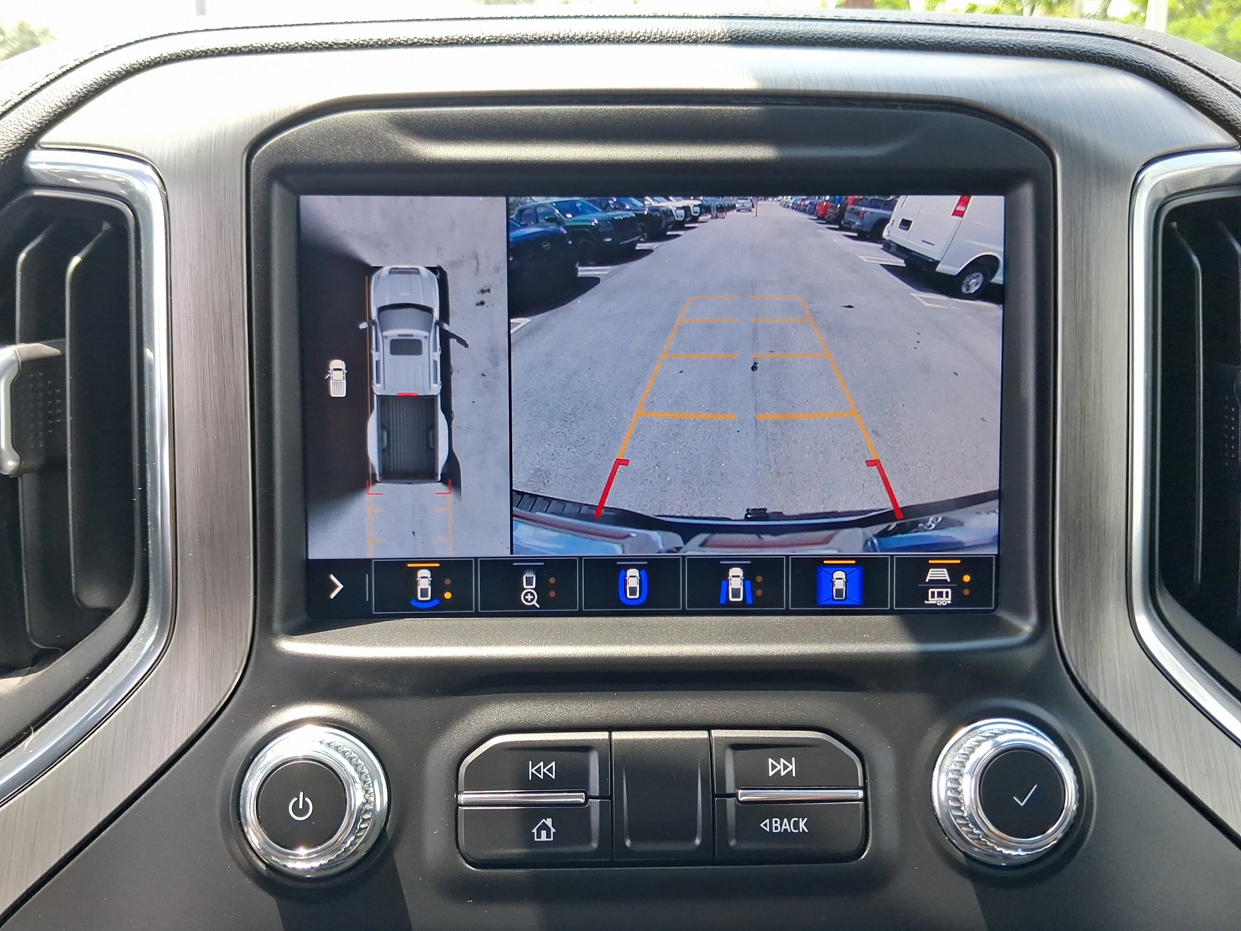 Used 2023 White GMC Denali image 25