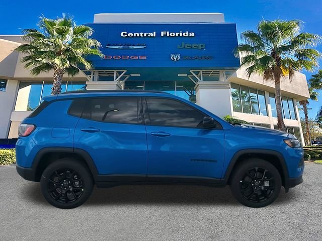 New 2026 Hydro Blue Pearl-Coat Exterior Paint Jeep Latitude image 4