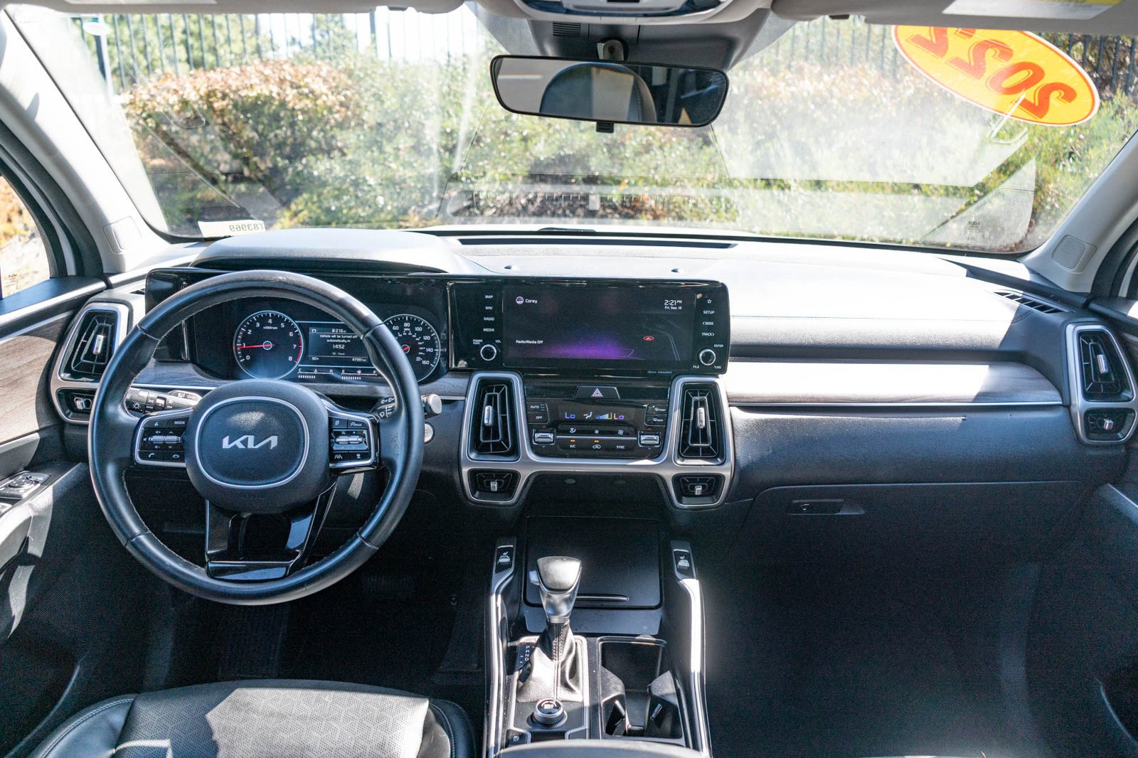 Used 2022 White Pearl Kia EX image 18