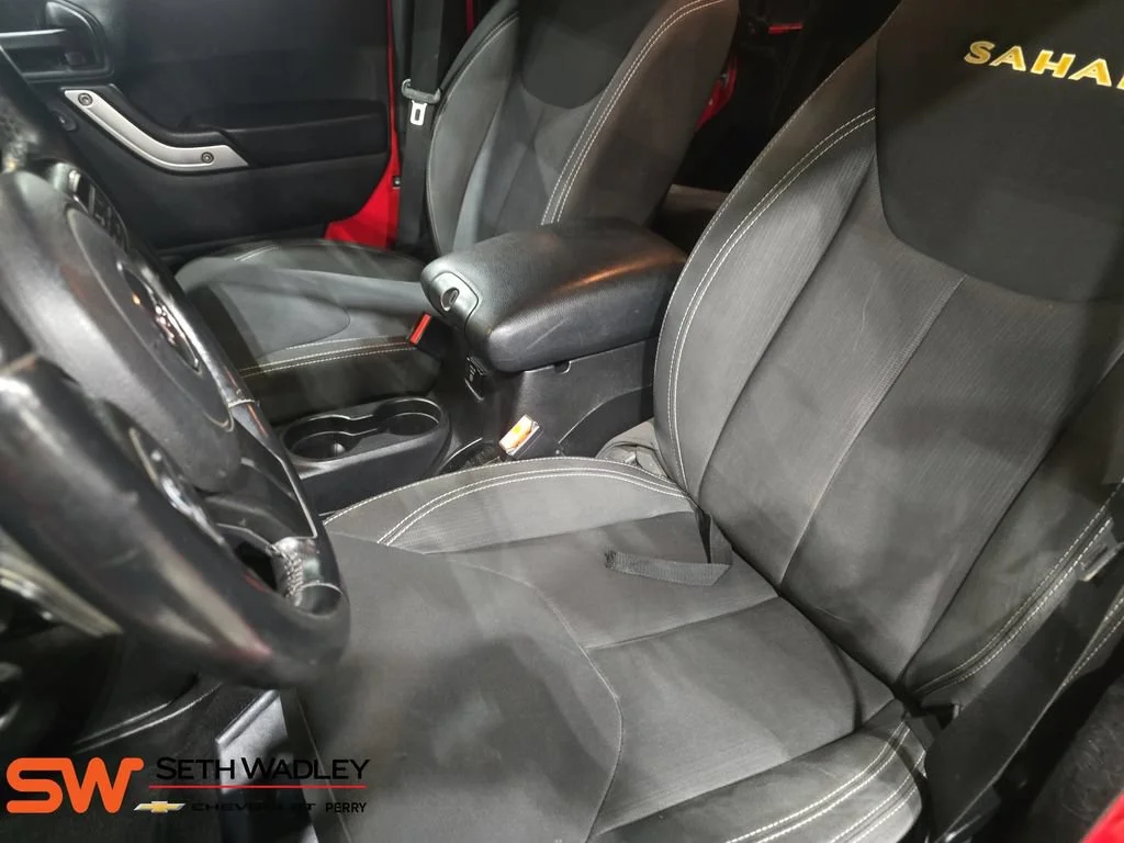 Used 2015 Red Jeep Sahara image 15