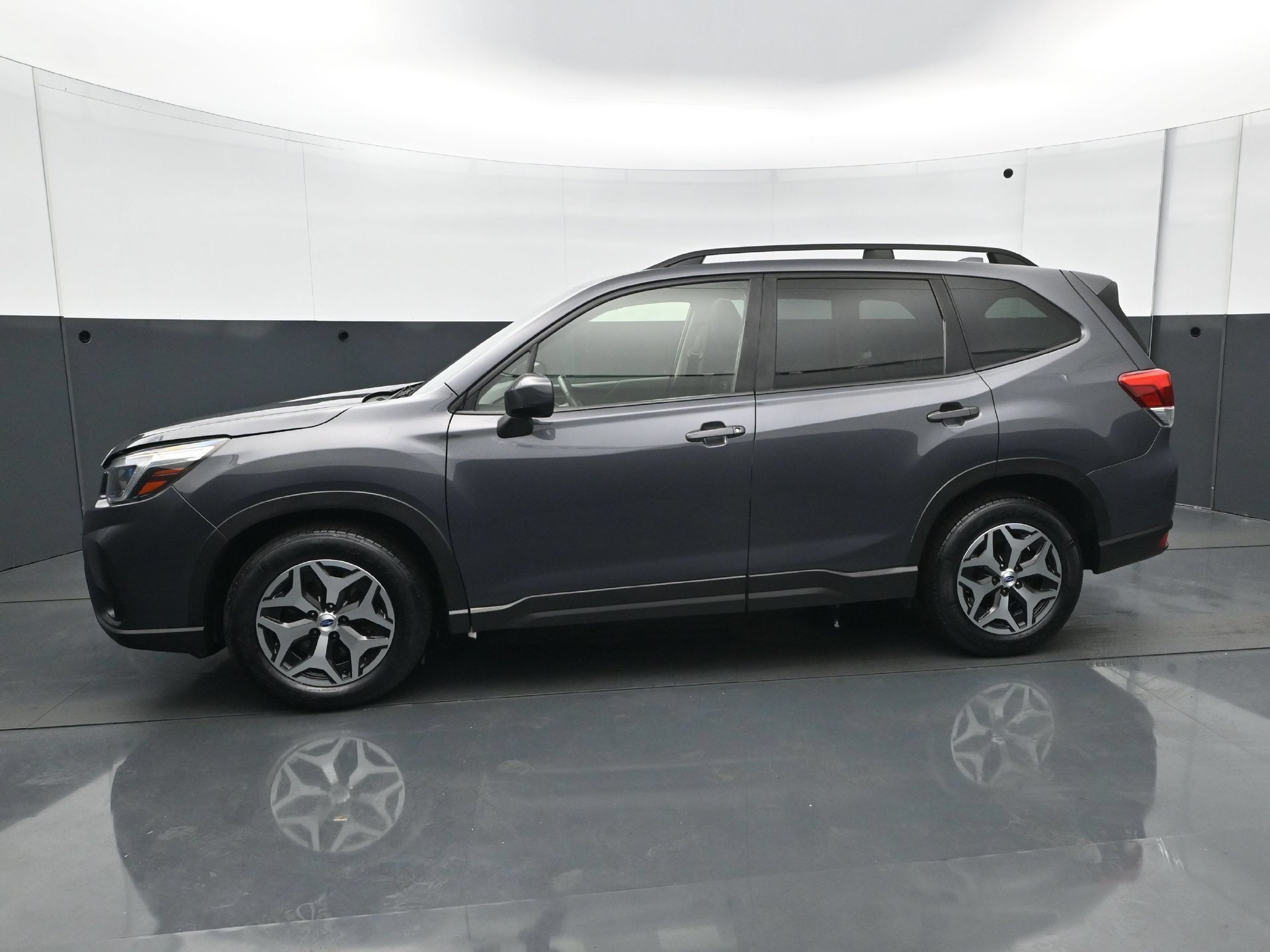 Used 2021 Magnetite Gray Metallic Subaru Premium image 3