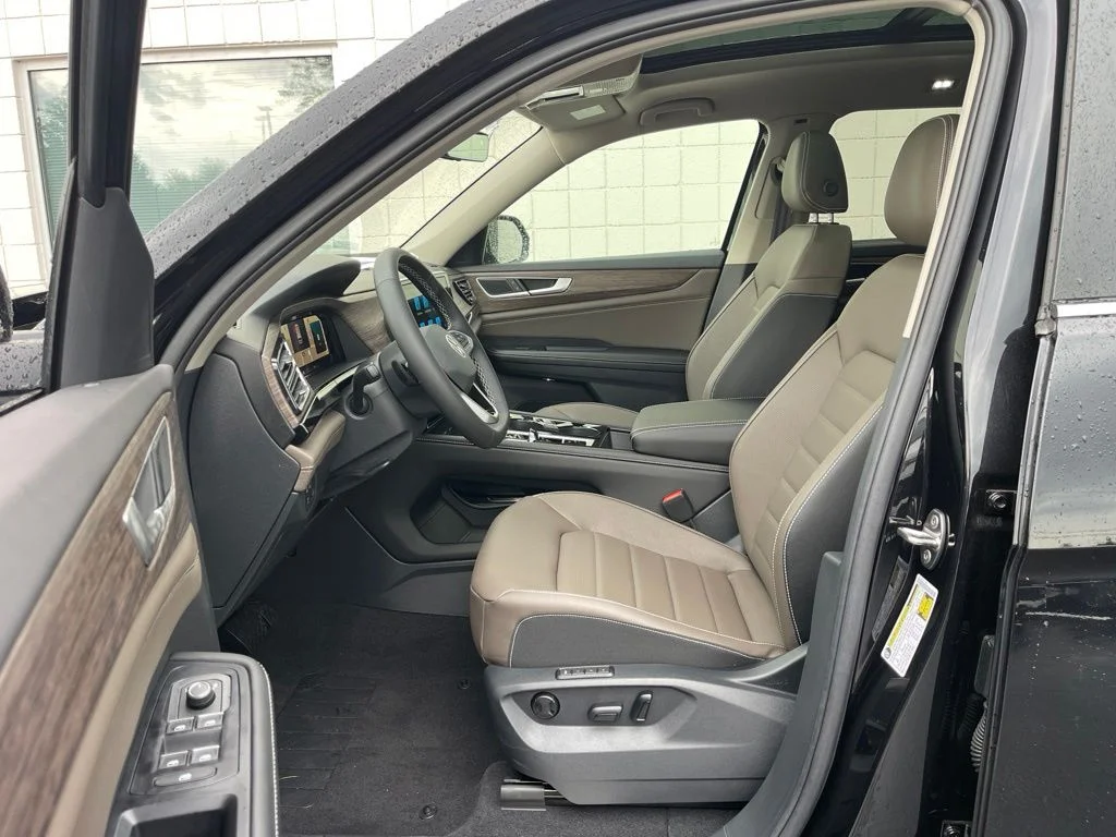 New 2026 Deep Black Pearl Volkswagen SEL image 22