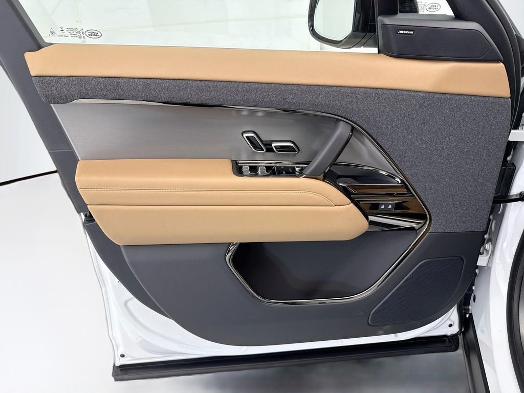 New 2026 Fuji White Land Rover SE image 24