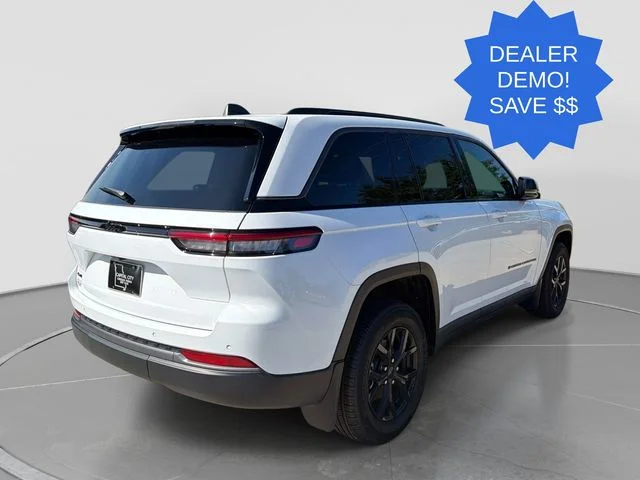 New 2026 Bright White Clear-Coat Exterior Paint Jeep Altitude image 4