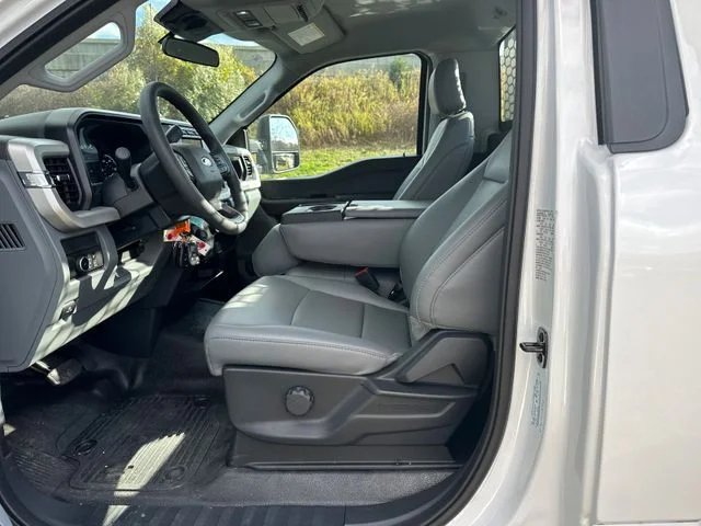 2024 Ford F-350 Super Duty Chassis Cab XL - Photo 9