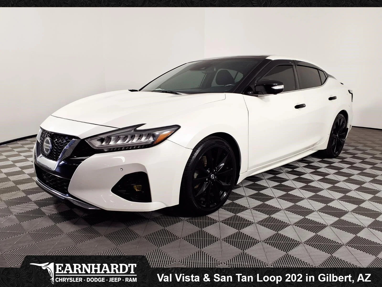 2020 Nissan Maxima SR's photo