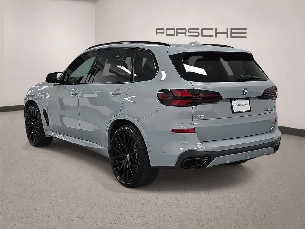 Used 2025 Gray BMW M60i image 3