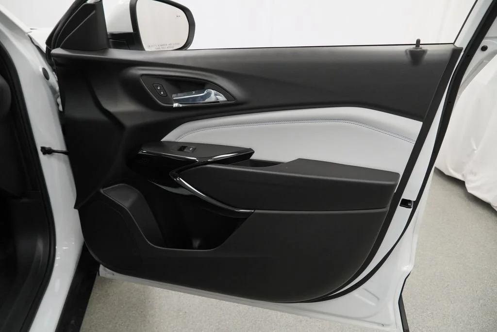 New 2026 Summit White Chevrolet LT image 28