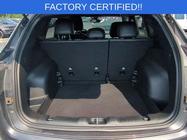Used 2024  Jeep Limited image 32