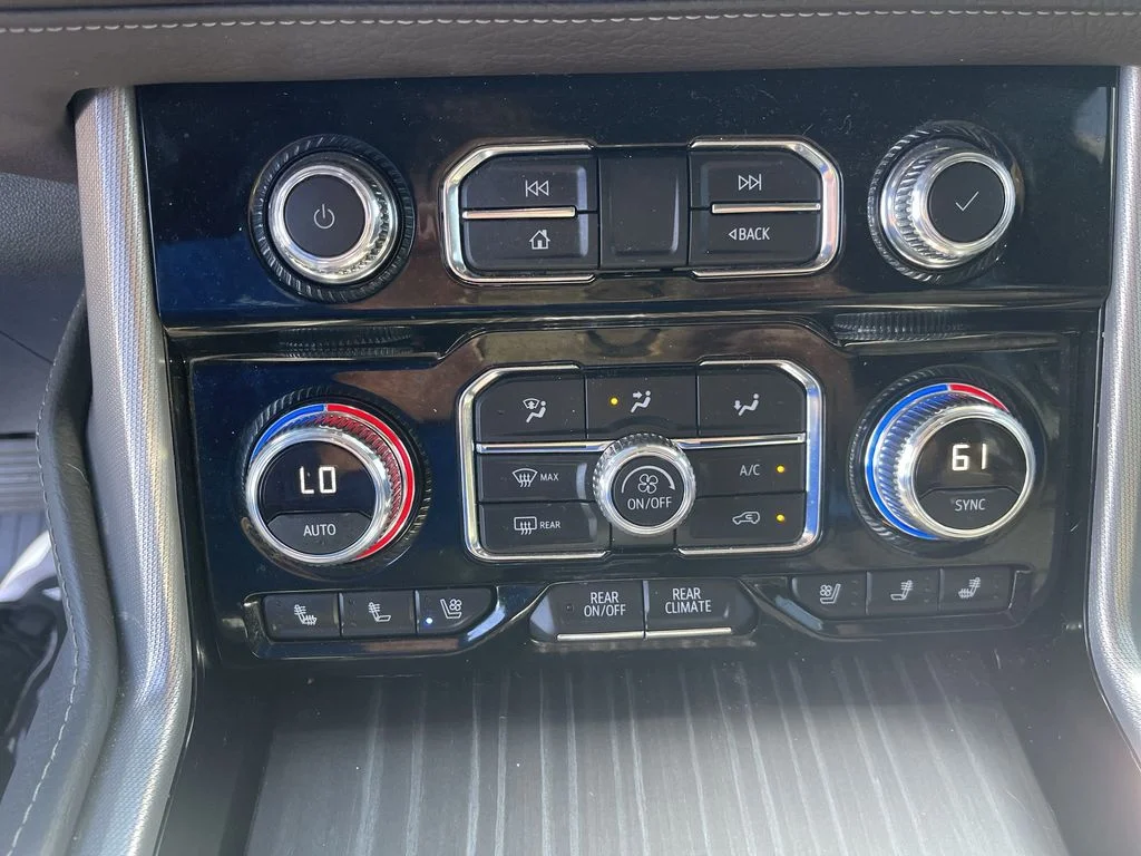 Used 2024 White GMC Denali image 19
