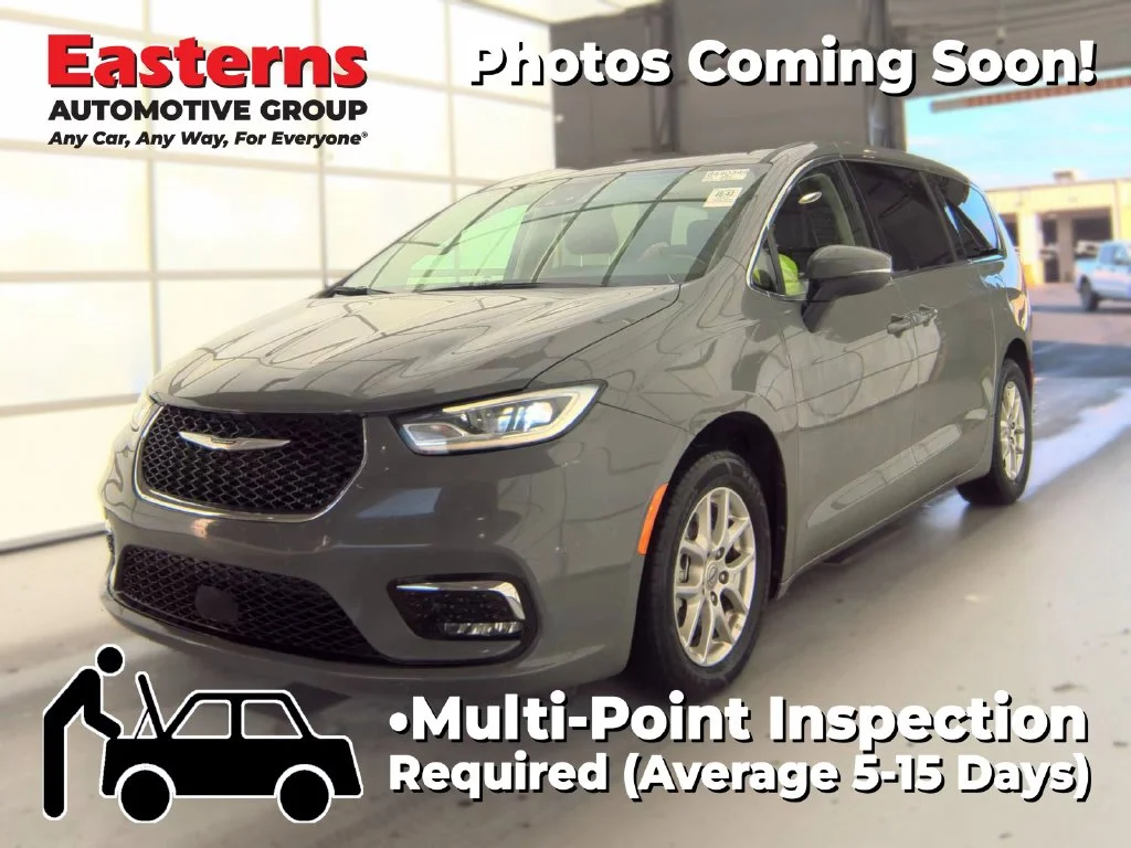 Used 2023 White Chrysler Touring L image 1